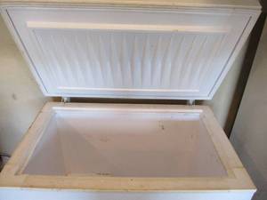 GE Compact Chest Freezer. 7 Cubic Feet. Works.