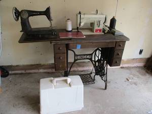 Lot of Singer Sewing Machine on Antique Singer Stand w contents & Canvas Sewing Machine