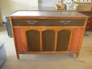Vintage Stereo Console Cabinet without Record Player. Mid Century Modern.