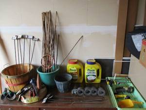 Lot of Miscellaneous Gardening Items