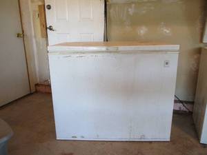 GE Chest Freezer. 9 Cubic Feet.