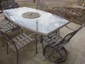 Hampton Bay Patio Table &amp 6 Chairs