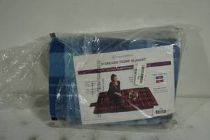 NEW Practico Outdoors Standard Picnic Blanket