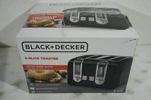 NEW Black and Decker 4 Slice Toaster - Extra Wide