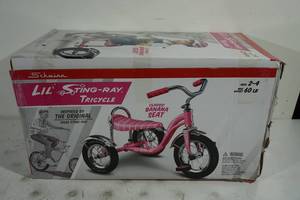 NEW Schwinn Lil Sting-Ray Tricycle with Banana Seat
