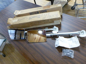 lot 7 image: 2 Automotive Extended Side Mirrors