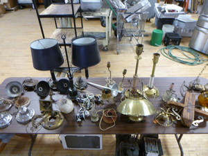 lot 11 image: Lot of Lighting