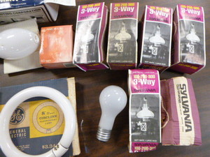 lot 17 image: Large Lot of Light Bulbs