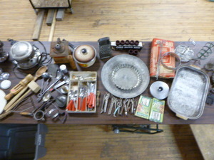 lot 18 image: Vintage Kitchen Items