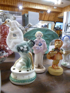 lot 23 image: Vintage Pieces