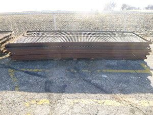 lot 3 image: Pallet of Carp Gates