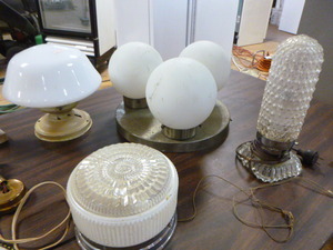 lot 27 image: Lot of Lighting