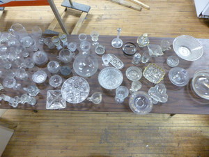 lot 28 image: Clear Glass Items