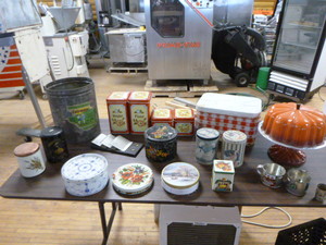 lot 29 image: Vintage Tins