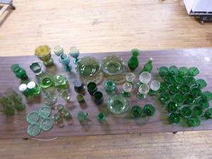 lot 37 image: Green Glassware