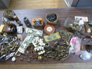 lot 62 image: Variety of Cabinet Hardware