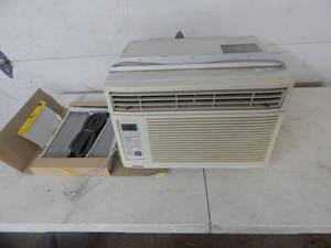 Kenmore 5400 BTU Air Conditioner With New Side Blinds