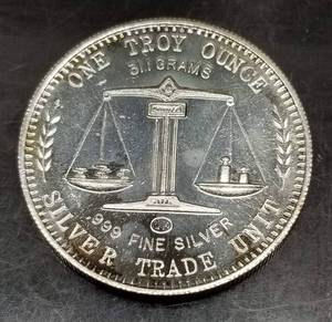1 TROY OZ .999 FINE SILVER EAGLE WITH FLAG TRADE UNIT