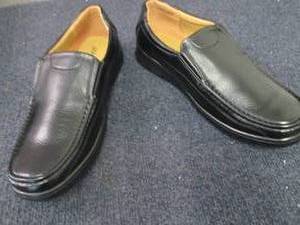 MAXIMUS Mens Black Slip-On Moccasi...