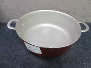 Ayesha 7.5 qt Pot, dented, no lid...