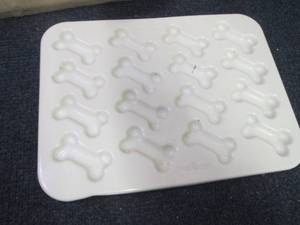 Nordic Ware Puppy Treat Pan...