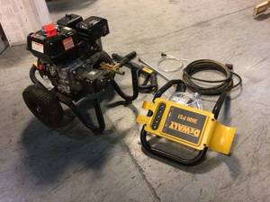 3600 PSI 2.5 GPM Gas Cold Water Professional Pressure Washer with HONDA GX200 Engine by DEWALT Customer Returns See Pictures