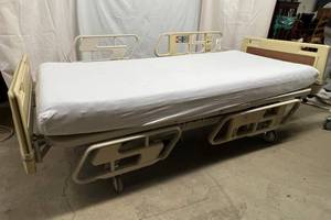 WOW MSRP $14,000 HILL ROM ADVANCE SERIES HI LOW ELECTRIC ADJUSTABLE HOSPITAL BED WCHAIR POSITION INCLUDES HIGH QUALITY MATTRESS WHICH PREVENTS PRESSURE SORES GREAT WORKING CONDITION&nbsp