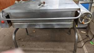 lot 87 image: Stainless Steel Commercial Brazing PanTilt Skillet-57.5 x 36 x 39
