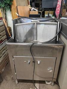 lot 126 image: Ware Rotary Glass-washer -Model ASQ- 39 x 25x 26