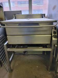 lot 06 image: Stainless Steel Commercial Brazing PanTilt Skillet-41.5 x 33 x 35.75