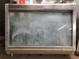 lot 61 image: Frigid Igloo Vintage Deli Case 71 x 33 x 55.5