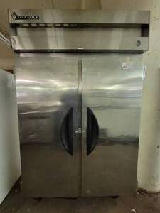 lot 79 image: Victory Refrigeration VR-2 V-Series 2-Door Reach-In Refrigerator VR-2
