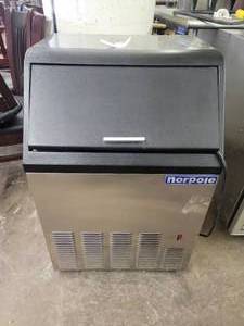 lot 105 image: Norpole EWCIM90S 90 lb Commercial Ice Maker-22 x 31 x 33