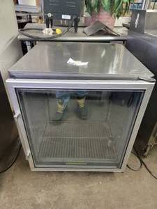 lot 103 image: Silver King Commercial Freezer 29 x 32 x 27