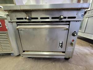 lot 107 image: Montague Griddle with Oven- 38 x 37 x 36