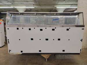 lot 221 image: Ice Cream Cooler