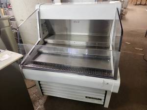 lot 91 image: True Deli Counter -THAC-36 Open Care Cooler 49 x 36 x 30