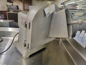 lot 275 image: Qualheim Electro-Cut Vegetable Slicer Model 400