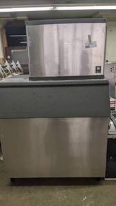 lot 14 image: Manitowoc Ice Machine