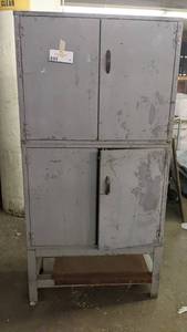 lot 16 image: 4 Door Vintage Metal Cabinet-61 x 12 x 30.5