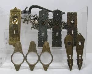 lot 13 image: Nice Group of Antique & Art Deco Door Hardware