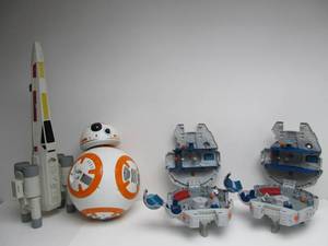 lot 78 image: Group of 4 Large STAR WARS Toys (AS IS)