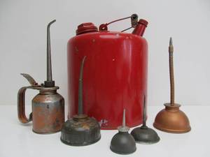 lot 113 image: Group of Vintage Oil Cans