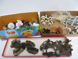 lot 116 image: Lot of Vintage Cabinet & Drawer etc Hardware