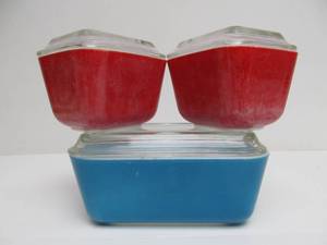 lot 120 image: Group of 3 PYREX Glass Refrigerator Dishes with Lids