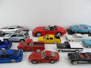 lot 170 image: Nice Lot of Diecast Cars