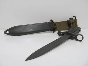 lot 82 image: Military Style BayonetKnife w Sheath