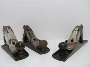 lot 150 image: Nice Group of 3 Vintage Woodworking Planes