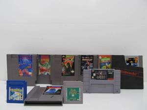 lot 224 image: Group of NINTENDO Video Games