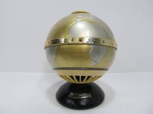 lot 236 image: Vintage Mid Century World Globe Radio